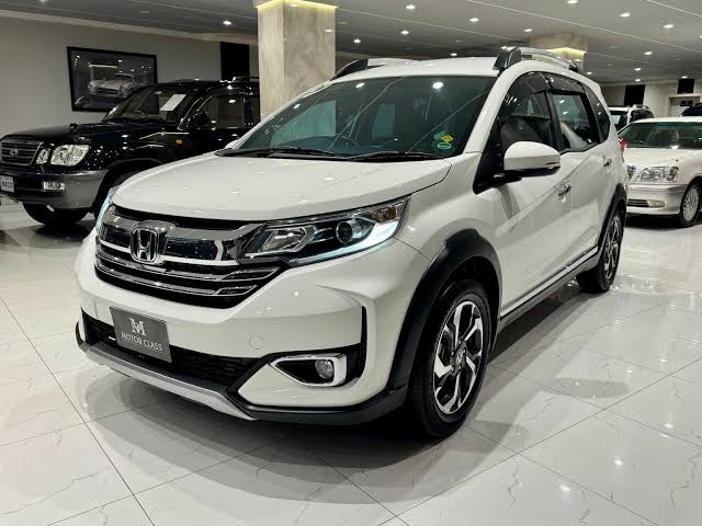 Honda BR-V for Rent in Bahria Town Lahore