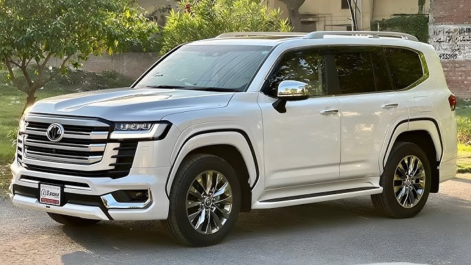 Toyota Land Cruiser for Rent in Bahria Town Lahore